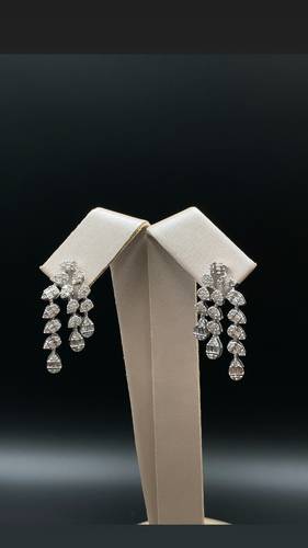 NATURAL DIAMOND EARRING WITH GOLD K18