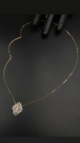 YELLOW GOLD NECKLACE K18