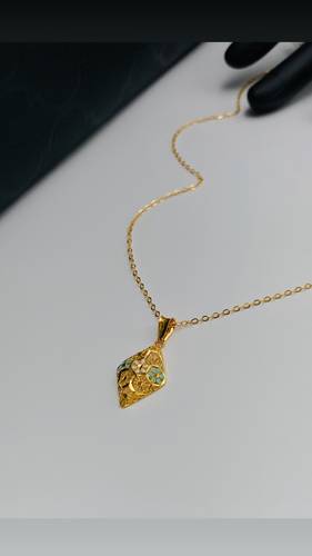 عقد ذهب عيار 21