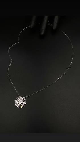 WHITE GOLD NECKLACE K18