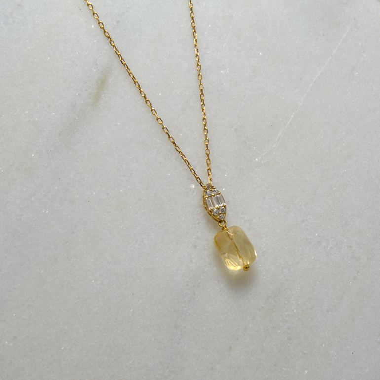 عقد حجر السترين ذهب 18
