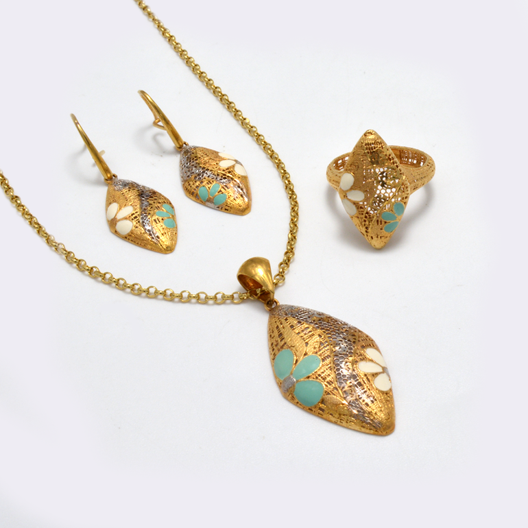 نص طقم ذهب 18