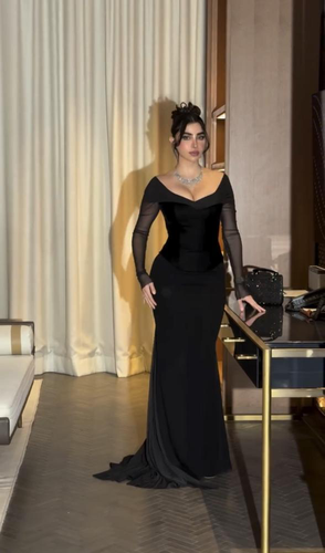 فستان اسود ناعم