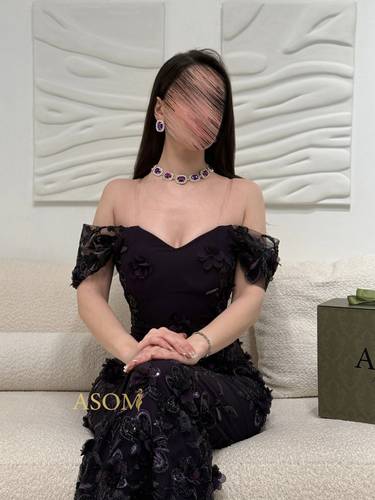 فستان ليون - (XS) الخصر 24 انش : الصدر 30 انش
