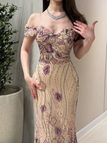 فستان اميره - (XS) الخصر 24 انش : الصدر 30 انش