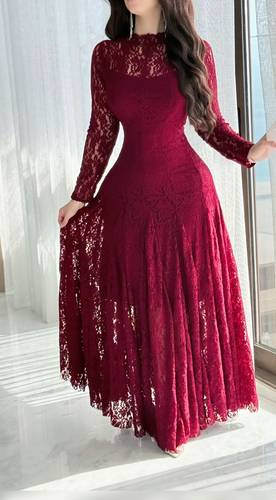 فستان اوديل دانتيل عودي - (XXXXL) الصدر:١٠٨سم , الخصر:٩٧سم