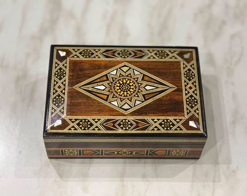 صندوق خشبي سوري مطعم بالصدف ( روعة العود)