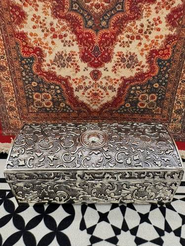 صندوق معدني -تولة ( لحظة)