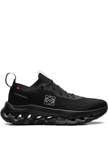 On loewe black tilt