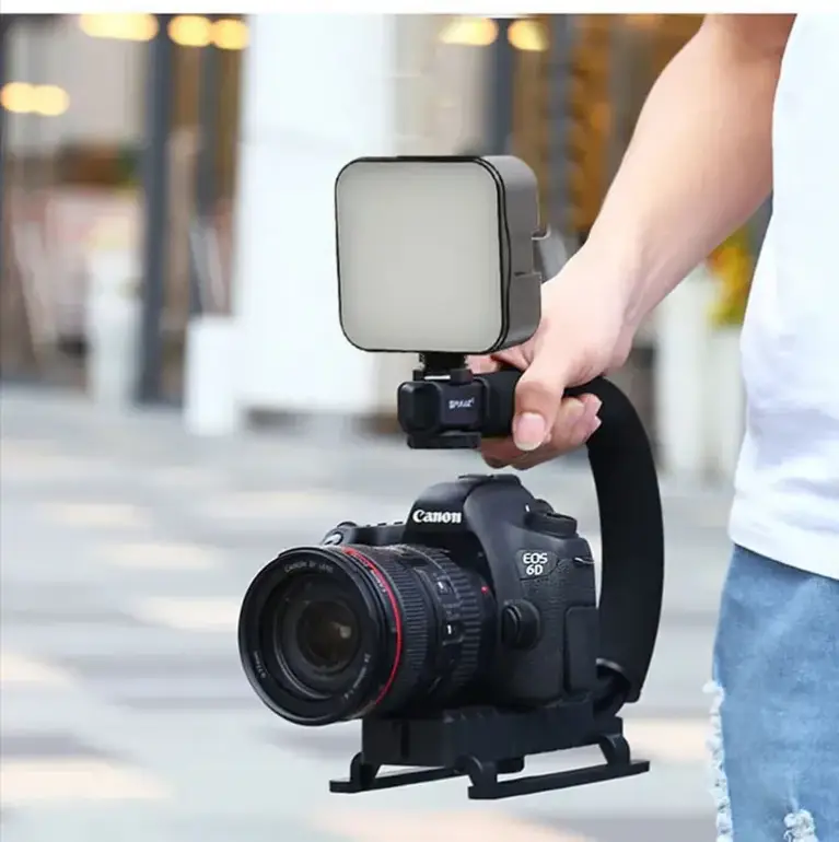 جهاز تثبيت الفيديو  مع إضاءة 36LED وميكروفون وحامل للهاتف المحمول للتصوير بالفيديو في الهواء الطلق 