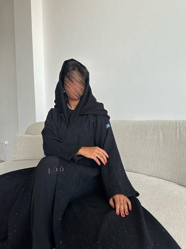 باللون الأسود #613