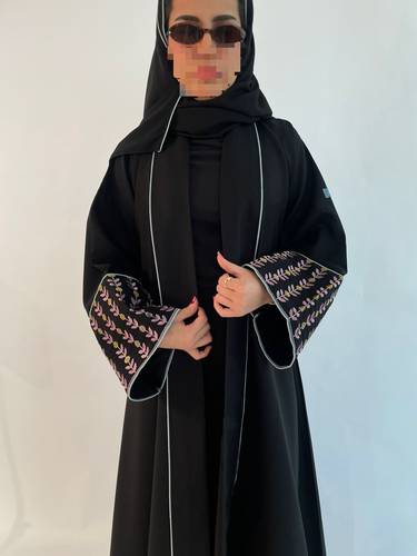 عباية بتطريز 