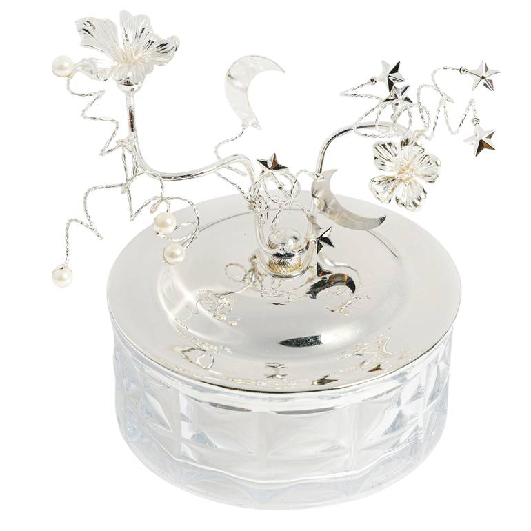 A decorated pearl offering tray