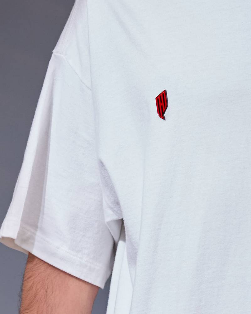 Crest pin red