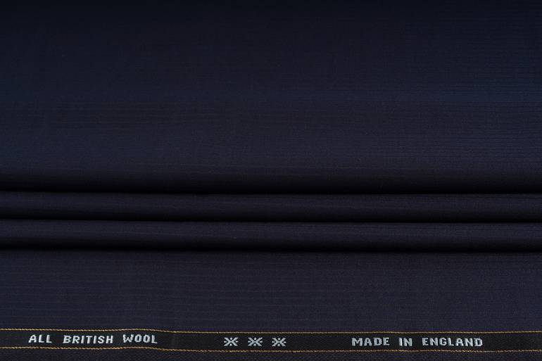 قماش انجليزي صوف 100% من شركة DORMEUIL مقلم باللون الباذنجاني