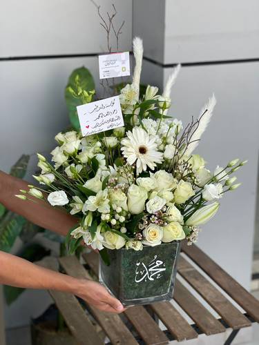 فازة مع ورد 