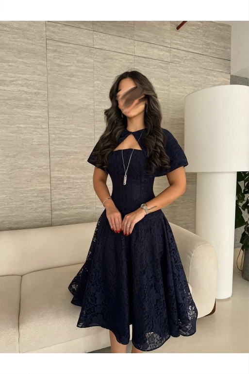 فستان ميدي كلوش دانتيل أسود بجاكيت