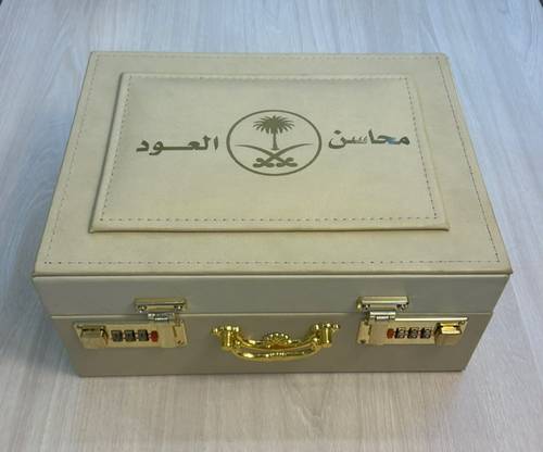 شنطه ايطالي  نص كيلو  ب لون بيج ملكي