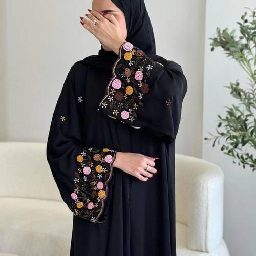 عباية نقش يدوي