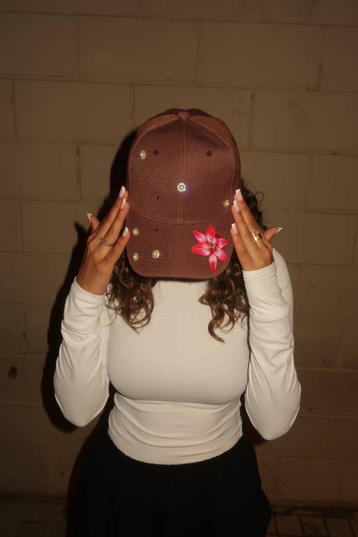 Lily cap