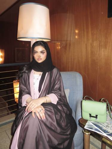 pink abaya