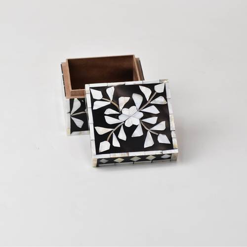 Black box of mother of pearl