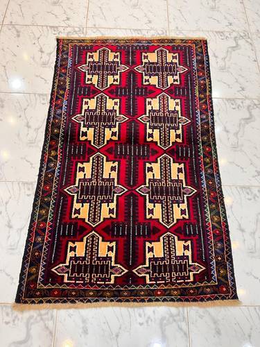 Patterned wool carpet