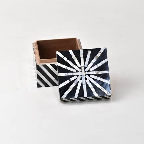 Black box of mother of pearl