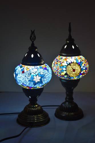 مصباح طاولة من نحاس