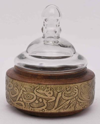 Round natural wooden bowl