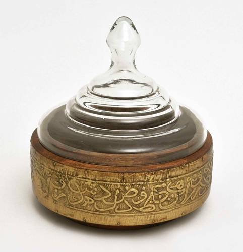 Round natural wooden bowl