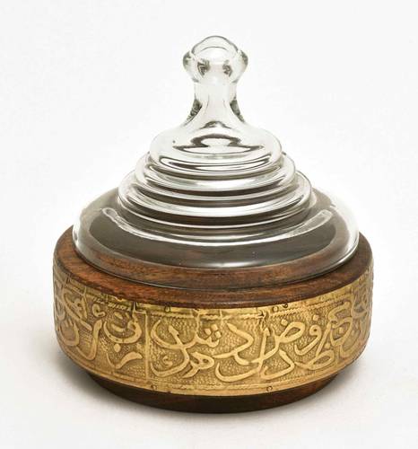 Round natural wooden bowl