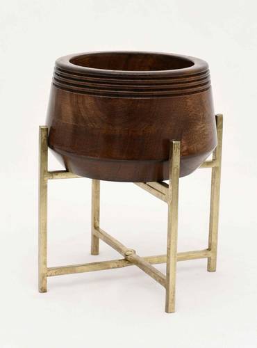Wooden pot with iron base
