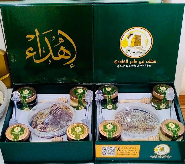 بوكس الإهدا الفاخر (نصف كيلو شمع من اختيارك  وأربعة ارباع عسل سائل  سدر+سمره+قتاده+مجرئ)