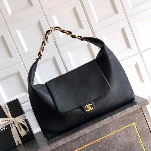 حقيبة شانيل هوبو CHANEL Hobo Bag (Black)