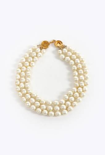 عقد تشوكر من اللؤلؤ (فينتج) من Chanel بتصميم كارل لاغرفيل 90s