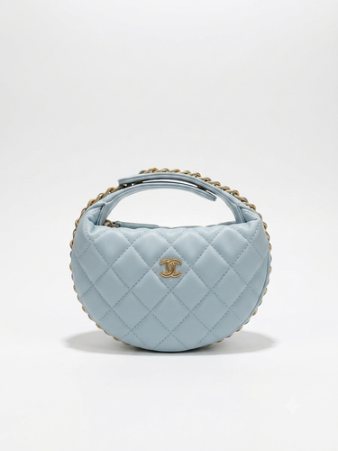 حقيبة Chanel half moon 