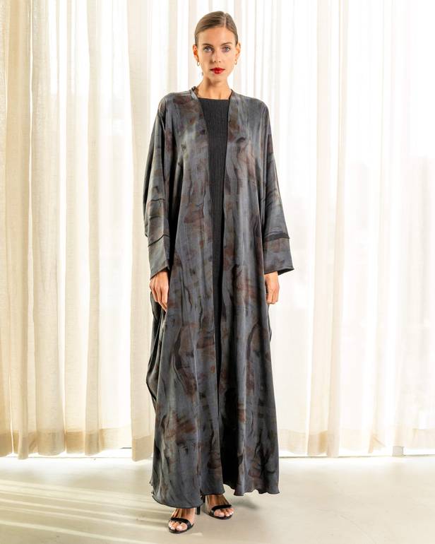 silk bisht with wavy colors
