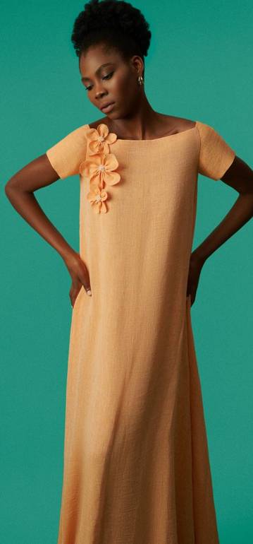 Linen Floral Thobe on Shoulder