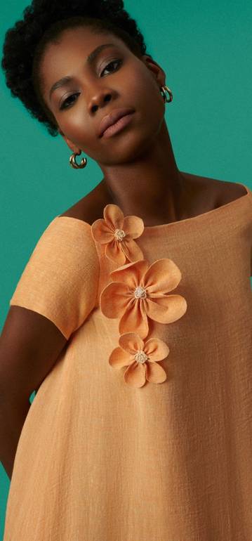 Linen Floral Thobe on Shoulder