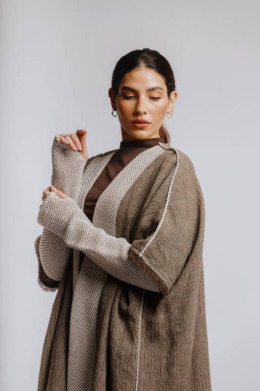 Wool bisht with crochet sleeve