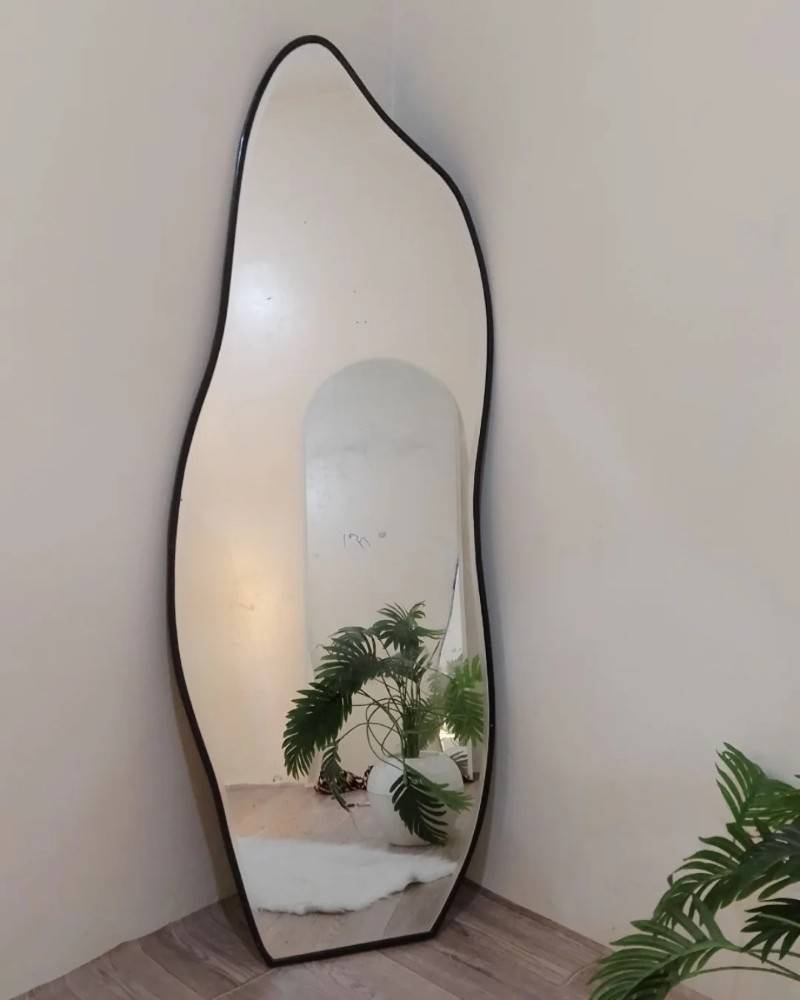 Full Length Wavy Mirror with Black Frame and Shatter Resistant Glass, Full Body Floor Mirror for Living Room, Bedroom, Entryway - Multiple Sizes.  اسود - 170x70 سم