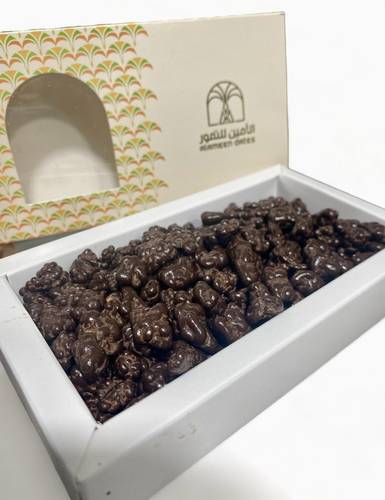 حبيبات التمر بالشوكولاته الداكنه