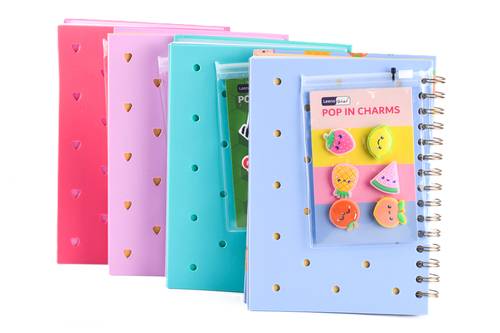 دفتر سيليكون عربي -  100 ورقة  مزوّد بإكسسوارات POP IN CHARMS متعدد الألوان 