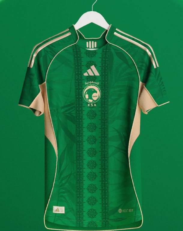 نسخة من تشرت المنتخب السعودي 