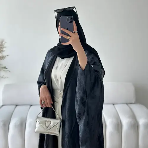 عباية فاخرة بتصميم أنيق