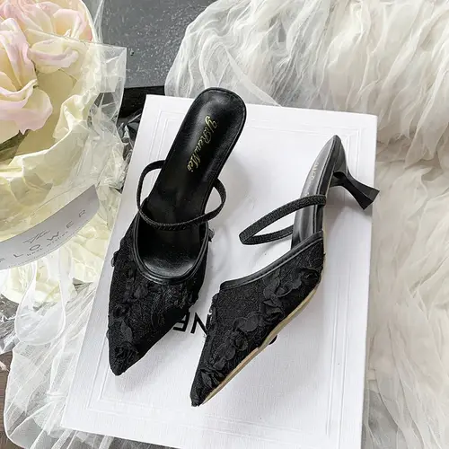 حذاء نسائي فاخر بتصميم Slingback أنيق، مزين بشبك وتطريز زهور راقٍ مع كعب عالٍ، مثالي للزفاف والسهرات والمناسبات الخاصة.**
