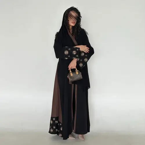 عباية نسائية مطرزة أنيقة