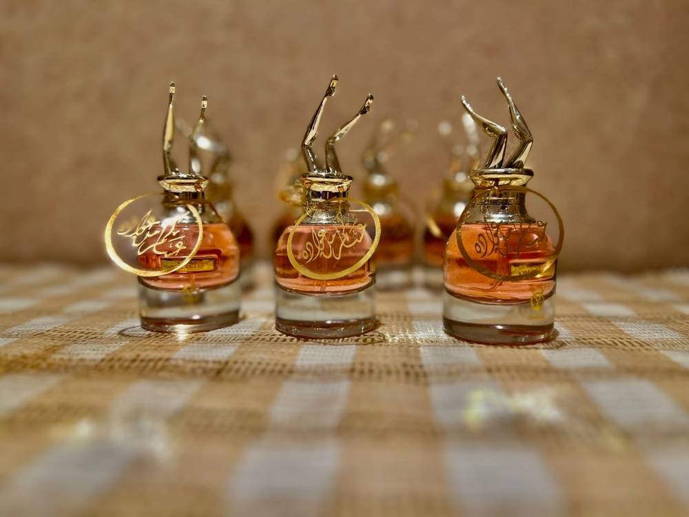 عطر مني 25مل توزيعات 12 حبه