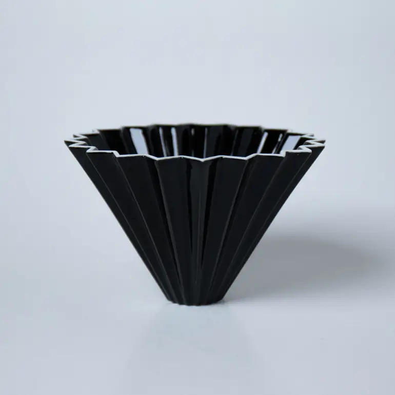 Origami Dripper M 02 with Wood Holder BLACK قمع ترشيح اورقامي أسود مع قاعدة خشبية